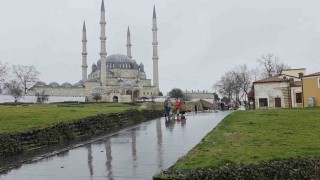 Edirne güne yağmurla uyandı