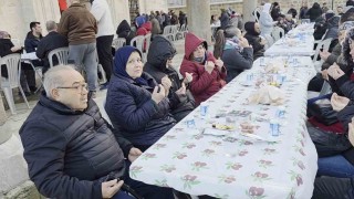 Edirnede 11 yıllık imece iftar geleneği: İmece usulü sofra kuruldu