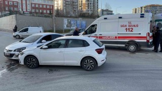 Edirnede iki otomobil çarpıştı: 2 yaralı