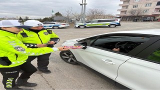 Edirnede şekerli ve kolonyalı trafik uygulaması