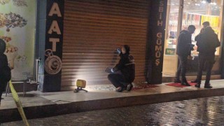 Elazığda iş yerine silahlı saldırı: Vitrine 9 kurşun isabet etti