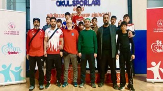 Elazığlı küçük güreşçilerden büyük başarı