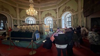 Emirsultan Türbesindeki sakal-ı şerife ziyaretçi akını