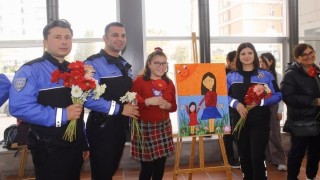 Engelli çocuklardan Şiddete karşı sevgi sergisi
