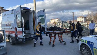 Erbaada motosiklet ile otomobil çarpıştı: 2 yaralı