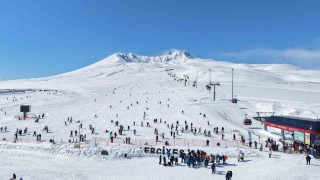Erciyes, ara tatil ve Ramazan Bayramında kayakseverleri bekliyor