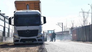 Erenlerde yollar yenilenmeye devam ediyor