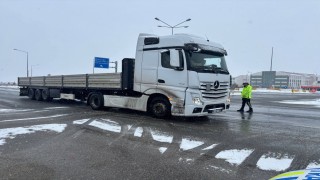 Erzincanda 335 köy yolu kar nedeniyle ulaşıma kapalı