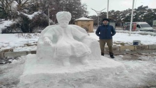 Erzincanda kardan adam değil, kardan padişah