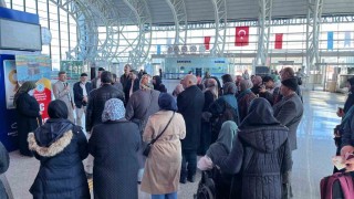 Erzincandan umre yolcuları dualarla uğurlandı