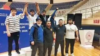 Erzincanlı güreşçilerden bölge şampiyonasında başarı