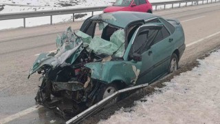 Erzurum-Pasinler yolunda trafik kazası: 1i ağır 3 yaralı