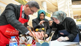 Erzurumda kadın temalı farkındalık sergisi