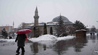 Erzurumda kar yağışı etkili oluyor