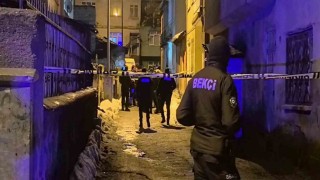 Erzurumda şüpheli ölüm: Boğazından bıçaklanmış halde bulundu