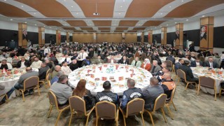 Esenyurt Belediye Başkan Vekili Can Aksoy, belediye personeli ile iftar programında bir araya geldi
