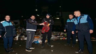 Esenyurtta çöpten servet çıktı: 1 milyon 200 bin TLlik altın sahibine teslim edildi