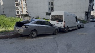 Esenyurtta içinde 16 öğrencinin bulunduğu servis minibüsünün freni boşaldı: O anlar kamerada