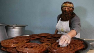 Eşine destek olup 15 metrekarelik dükkanda kadınların gücünü gösteriyor