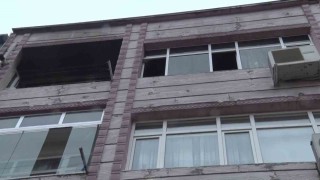 Eşini öldürüp evi ateşe verdi
