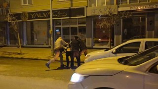 Eskişehirde olaylı gece: Cadde ortasındaki kavga kamerada