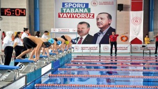 Eskişehirde yüzme müsabakaları başladı