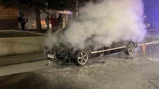 Eskişehirin merkezinde yanan minibüs, paniğe neden oldu