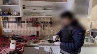 Ev, DEAŞ bağlantılı silah imalathanesi çıktı: Kokain ve yüzlerce silah parçası yakalandı