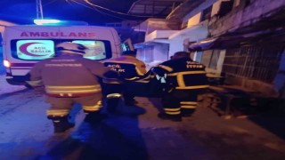 Ev yangınında dumandan etkilenen 2 kişi hastanelik oldu