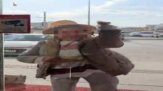 Fark ücreti vermek istemeyen kadın eczaneye taşla saldırdı, kapıları tekmeledi