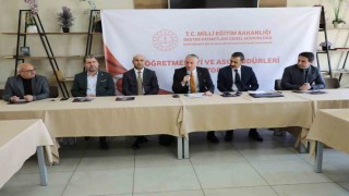 Farklı illerden gelen öğretmenevi müdürleri Ağrıda bir araya geldi