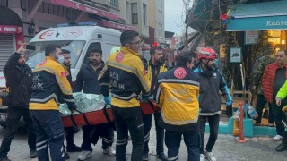 Fatih'te 3 katlı binada yangın çıktı: 1 ölü 7 yaralı
