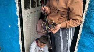 Fatihte bina çökmesinde patlamanın etkisiyle demir parçaları evlere isabet etti