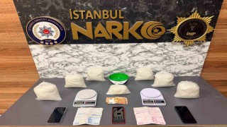 Fatihte düzenlenen operasyonda 6 kilo 550 gram uyuşturucu madde ele geçirildi, 2 gözaltı