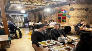 Fatihte üniversite öğrencileri iftarda buluştu