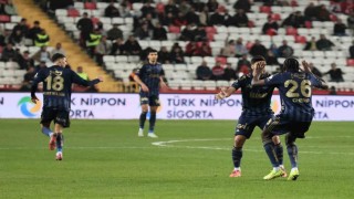 Fenerbahçe, 3. kez 2-0 geriye düştüğü maçta puan aldı