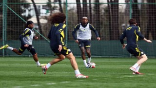 Fenerbahçe günün ilk antrenmanını yaptı