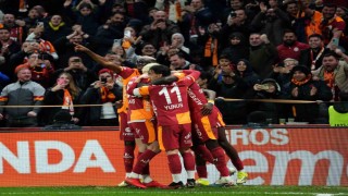 Galatasaray haftayı en yakın rakiplerine karşı 7 puan farkla kapadı
