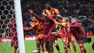 Galatasarayda maç sonu büyük sevinç