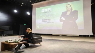 Gazeteci Göksü Öngören Özgür, Atatürk Üniversitesinde öğrencilerle buluştu