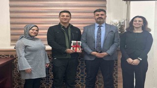 Gazeteci-yazar İbrahimoğlu öğrencilerle bir araya geldi