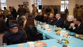 Geliboluda şehit aileleri, gaziler ve askerlerle iftar yapıldı