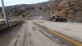 Gümüşhanede heyelan sonrası kapanan yol yeniden ulaşıma açıldı