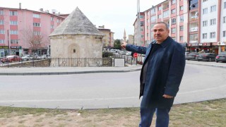 Gün boyu insanlar fark etmeden yanından geçiyor, Anadolunun en büyük ahisi burada yatıyor