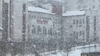 Hakkari ve Yüksekovada eğitime kar engeli