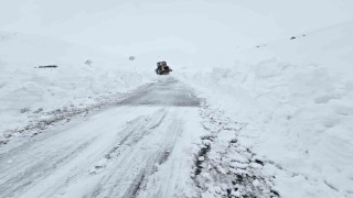 Hakkaride 13 köy ve 32 mezra yolu ulaşıma kapandı