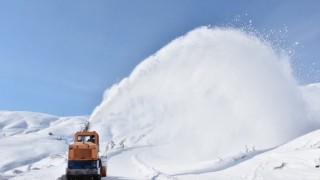 Hakkaride 74 yerleşim yerinin yolu ulaşıma kapandı