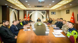 Hakkaride 805 aranan kişi yakalandı