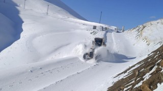 Hakkaride 97 yerleşim yerinin yolu ulaşıma kapandı
