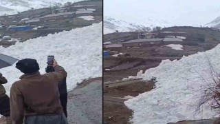 Hakkaride çığ evleri teğet geçti